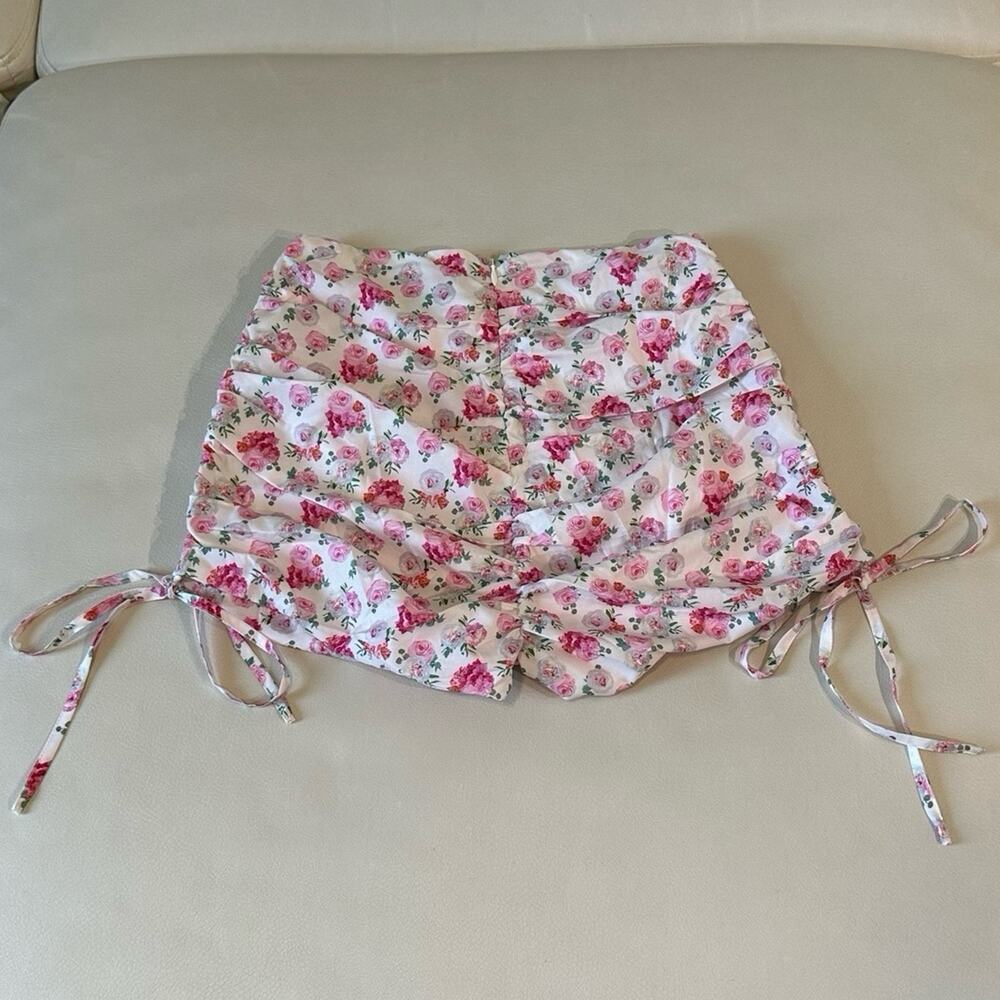 Tiger Mist Floral Ruched Shorts - Picture 7 of 7